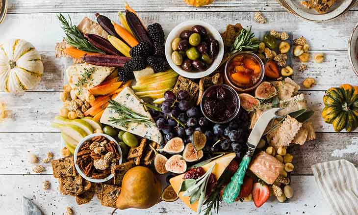 Healthy Thanksgiving holiday food and charcuterie board
