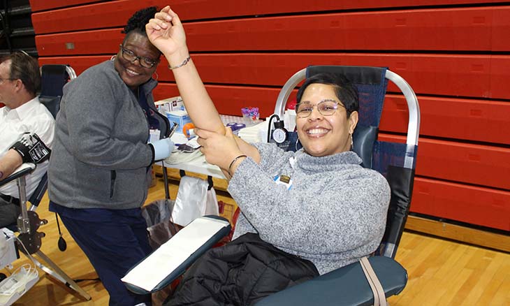 Kimberly Holmes donates blood