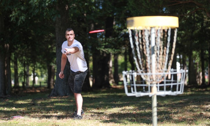 Bayhealth patient plays frisbee golf.